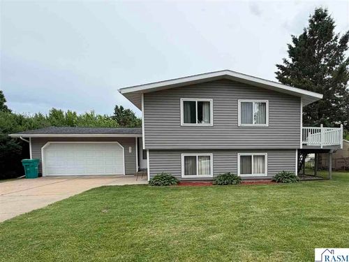 605 10th Ave Nw, Waseca, MN, 56093 | Card Image