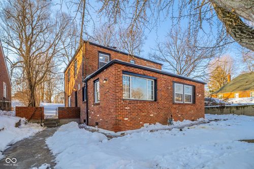 1633 W 10th St, Anderson, IN, 46016-2811 | Card Image