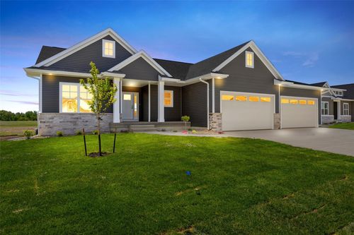 3007 Prairielight Ct, Hiawatha, IA, 52233-2802 | Card Image