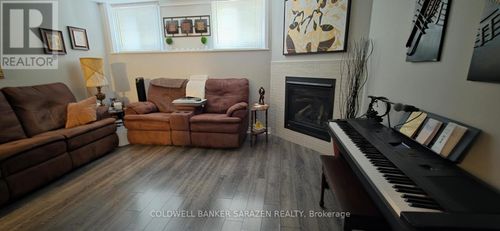 3-2707 Priscilla St, Ottawa, ON, K2B7E1 | Card Image