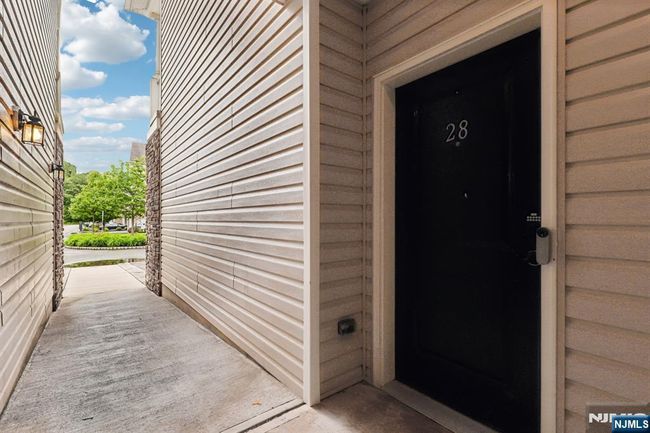 28 Elston Ct, Townhouse with 2 bedrooms, 3 bathrooms and null parking in Haskell NJ | Image 9