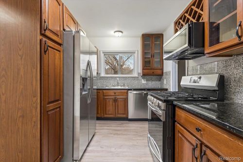 4203 Minerva Dr, Flint, MI, 48504-1428 | Card Image