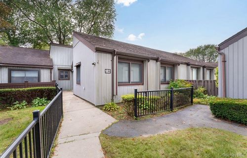 182 Strathmore Gate Dr, Stony Brook, NY, 11790-3037 | Card Image