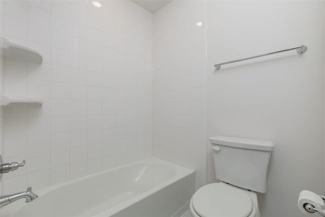 Full bath with toilet and tub / shower combination | Image 22