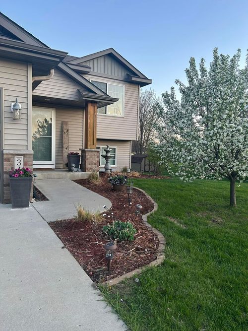 345 Horizon Dr, Le Center, MN, 56057-1345 | Card Image