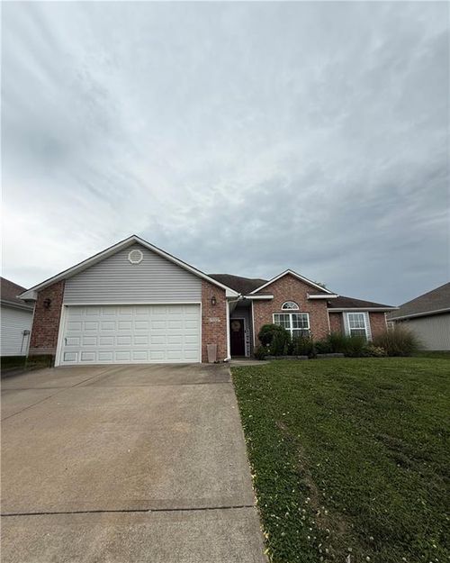732 Iron Horse Dr, Warrensburg, MO, 64093-3280 | Card Image