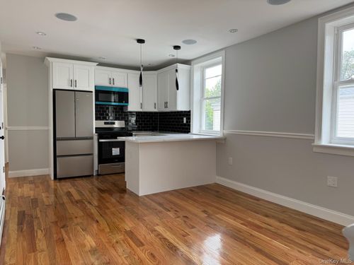 44 Lewis Ave, New Hyde Park, NY, 11040-4864 | Card Image