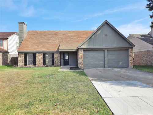 2646 Winslow Dr, Grand Prairie, TX, 75052-3811 | Card Image