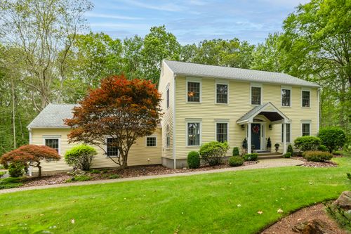 111 Dwyer Rd, Middlebury, CT, 06762-2324 | Card Image