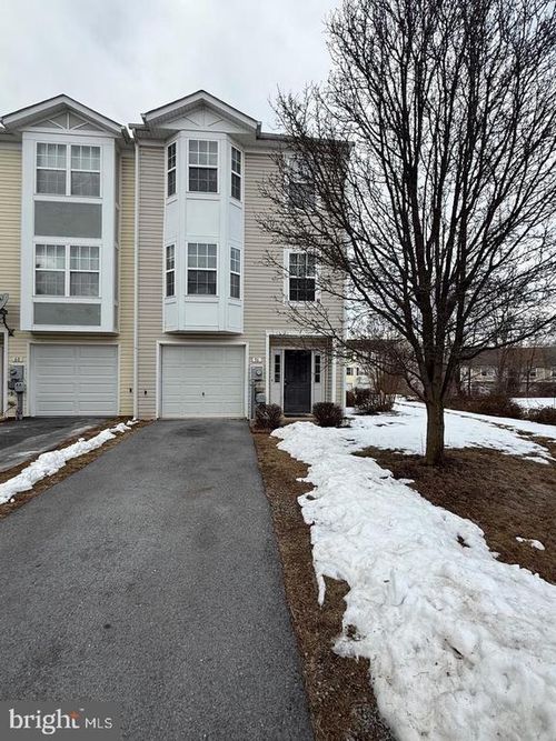 56 Foal Ln, MARTINSBURG, WV, 25405-2562 | Card Image