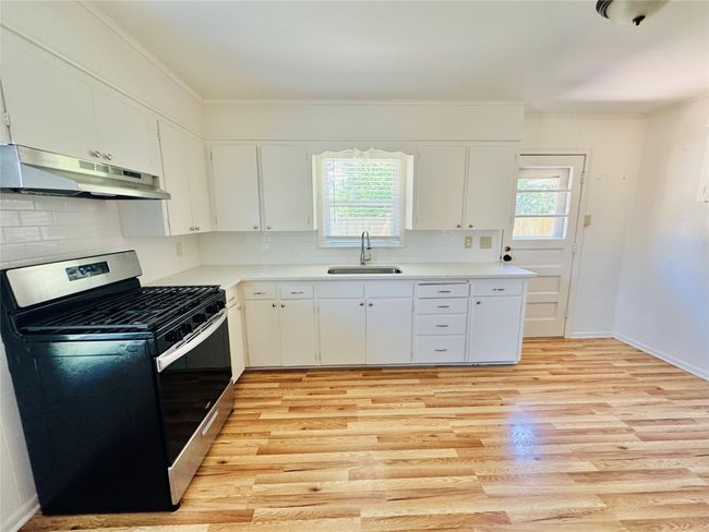 1015 W Sycamore St, House other with 3 bedrooms, 2 bathrooms and null parking in Sherman TX | Image 9