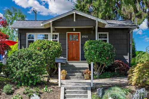 8403 32nd Avenue Sw, Seattle, WA, 98126 | Card Image