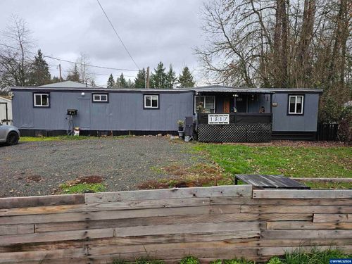 1817 Vine St, Sweet Home, OR, 97386 | Card Image