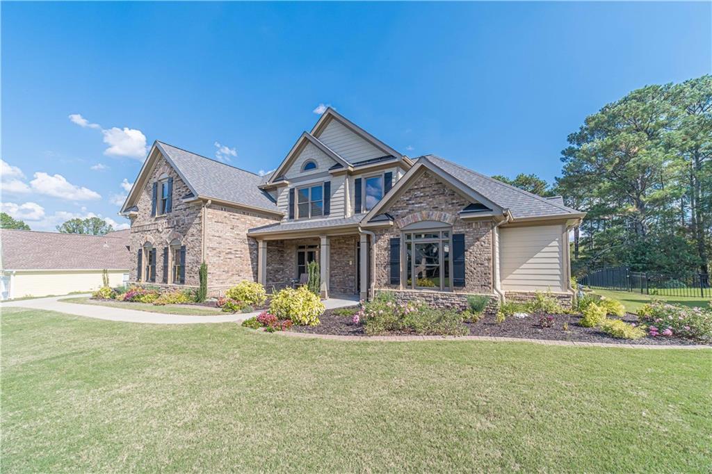 Silver Thorne Dr, Loganville, GA 30052