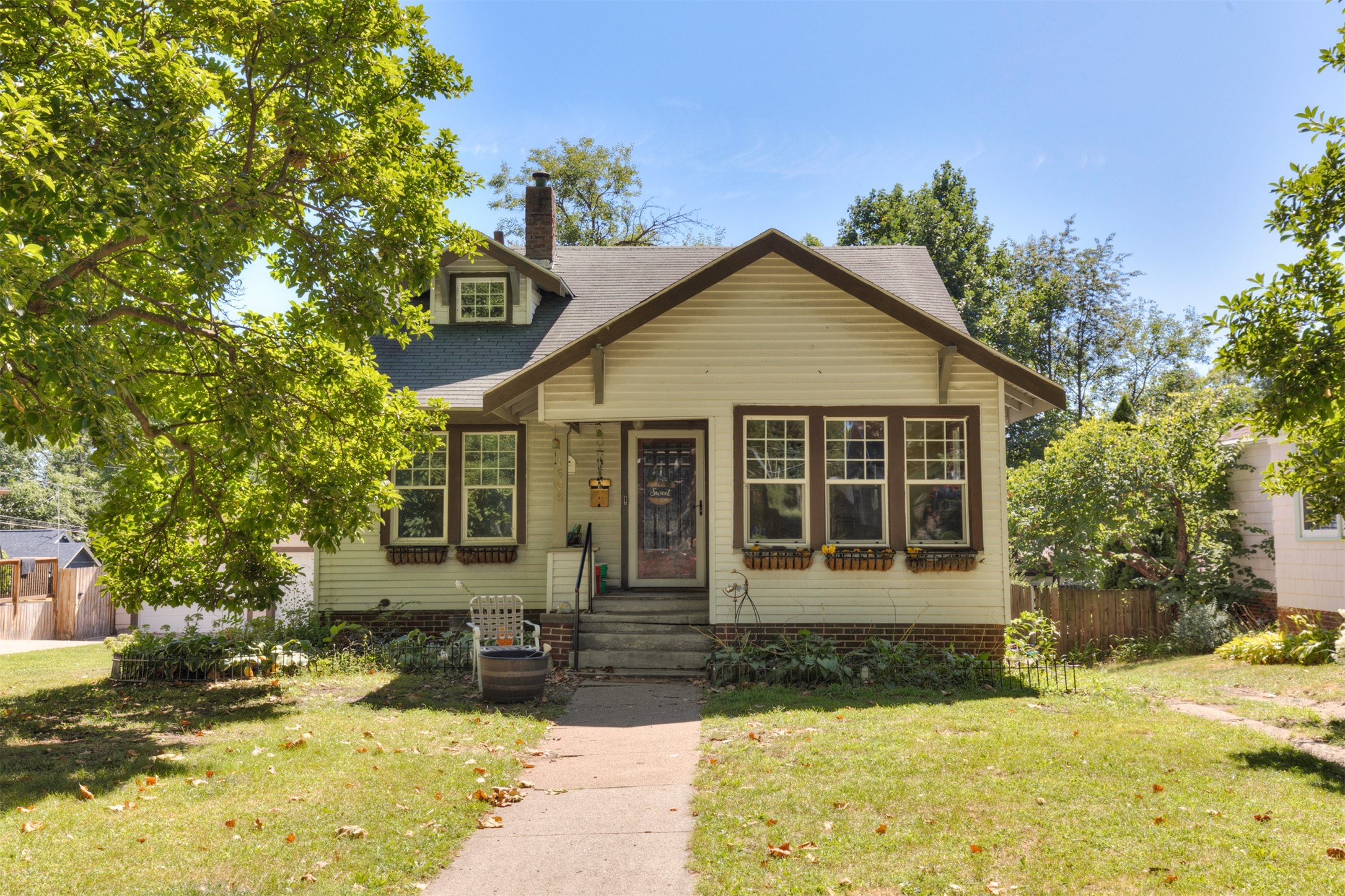 Thompson Ave, Des Moines, IA 50316
