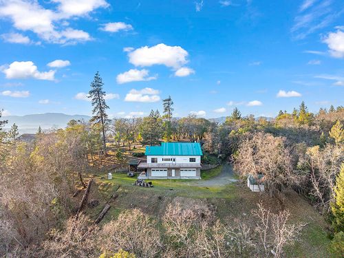 111 Lance Dr, Grants Pass, OR, 97526-8829 | Card Image