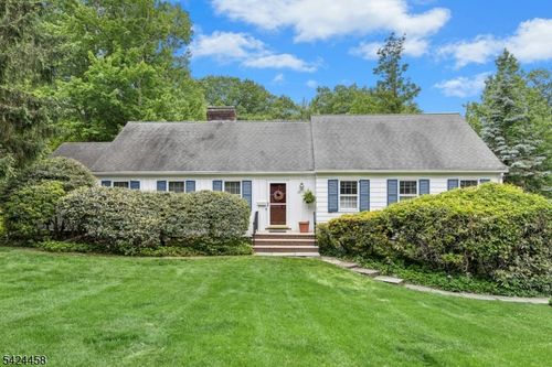 28 Evergreen Dr, Berkeley Heights, NJ, 07922-1724 | Card Image