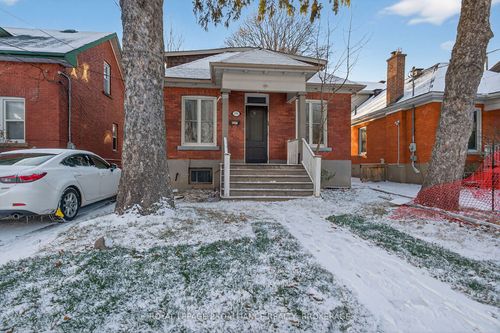 {{alt}} | Card Image