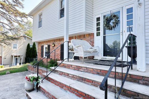 14 Rock Dr, Valley Cottage, NY, 10989-2463 | Card Image