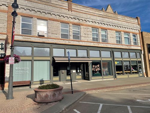 925 Broad St, Grinnell, IA, 50112-2047 | Card Image