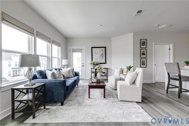 Plentiful natural light when you want it, and new window shades when you dont | Image 10