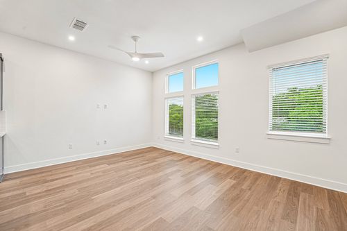 2103-200 W 56th St, Austin, TX, 78751-1434 | Card Image