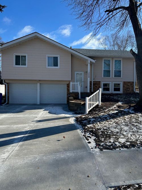 309 Laredo Rd, Papillion, NE, 68046-3704 | Card Image