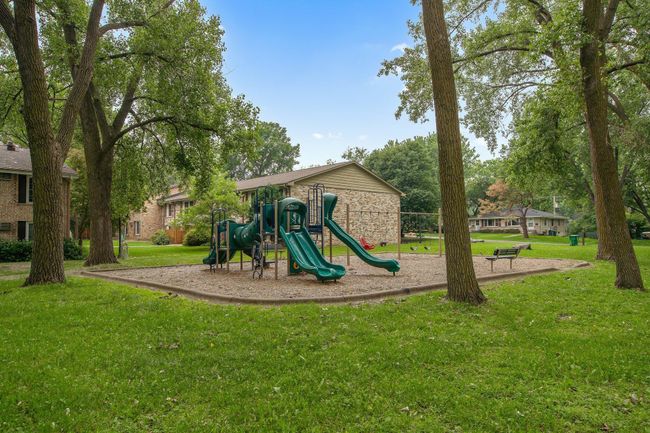 APT-4 - 4584 Cedar Lake Rd S, Condo with 2 bedrooms, 1 bathrooms and null parking in Saint Louis Park MN | Image 31