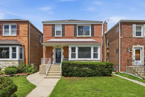 2924 W Jerome St, Chicago, IL, 60645-1233 | Card Image