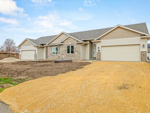 311 E Pershing St, STILLMAN VALLEY, IL, 61084-9045 | Card Image