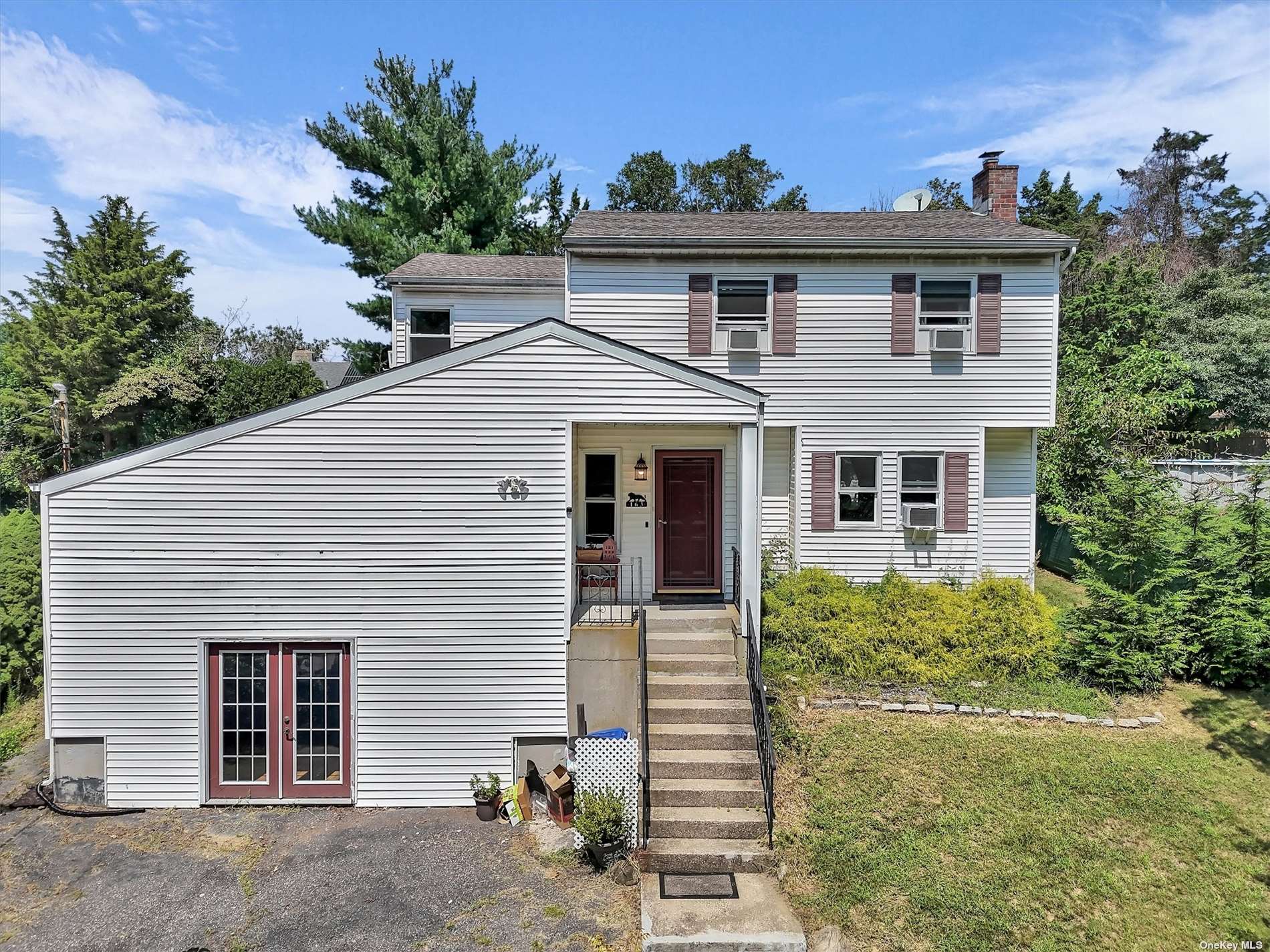 Magnolia Dr, Rocky Point, NY 11778