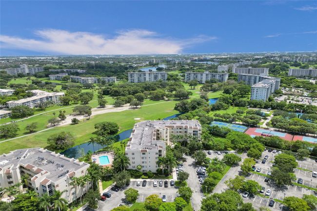 APT-501 - 3500 Oaks Clubhouse Dr, Condo with 3 bedrooms, 2 bathrooms and null parking in Pompano Beach FL | Image 70