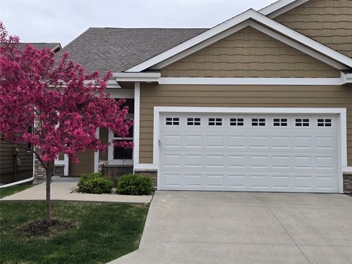 1588 Se Blackthorne Dr, Waukee, IA, 50263-8373 | Card Image