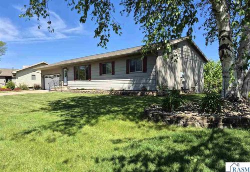 833 6th Ave Ne, Sleepy Eye, MN, 56085-1517 | Card Image