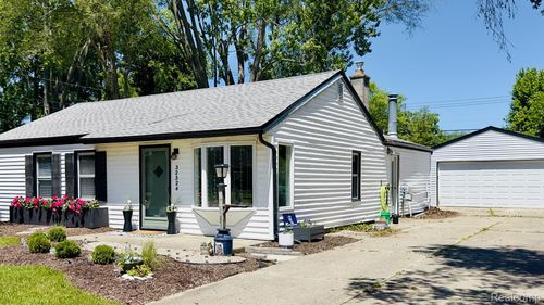 32326 Florence St, Garden City, MI, 48135-3215 | Card Image