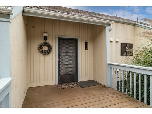 26 Nw Mountain View Dr, Roseburg, OR, 97471-5567 | Card Image