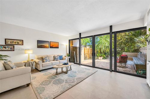 7018 Sw 53rd Ln, Miami, FL, 33155-5609 | Card Image