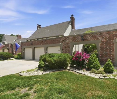 10243 Foster St, Overland Park, KS, 66212-2524 | Card Image