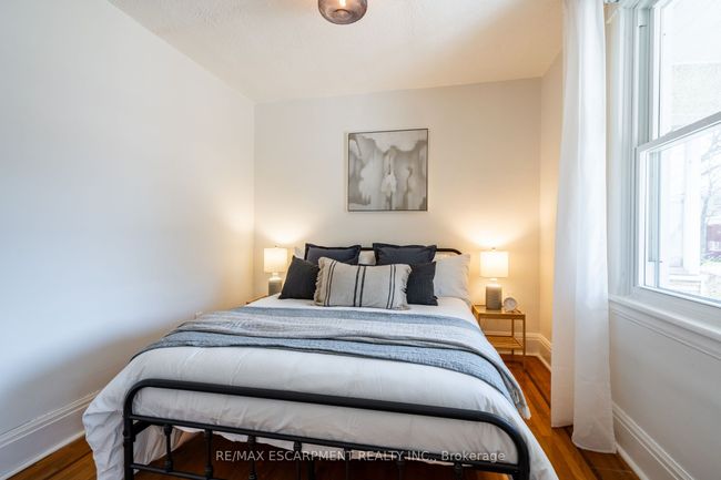 114 London St N, House other with 3 bedrooms, 2 bathrooms and 2 parking in Hamilton ON | Image 14