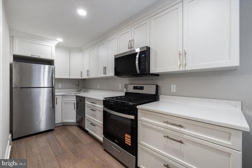 7641 Brentwood Rd, PHILADELPHIA, PA, 19151-2022 | Card Image