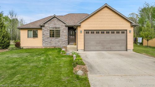 1050 Wales Ridge Rd, Wales, MI, 48027-3418 | Card Image