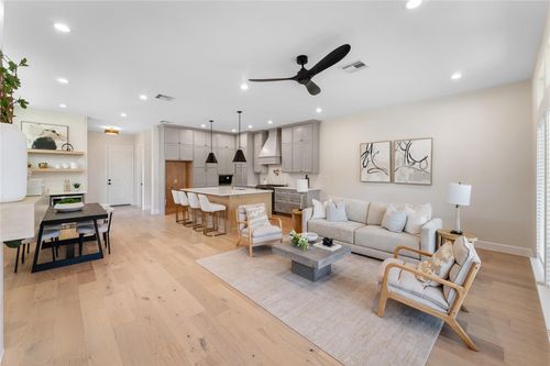 1318 E 32nd 1/2 St, Houston, TX, 77022-5314 | Card Image