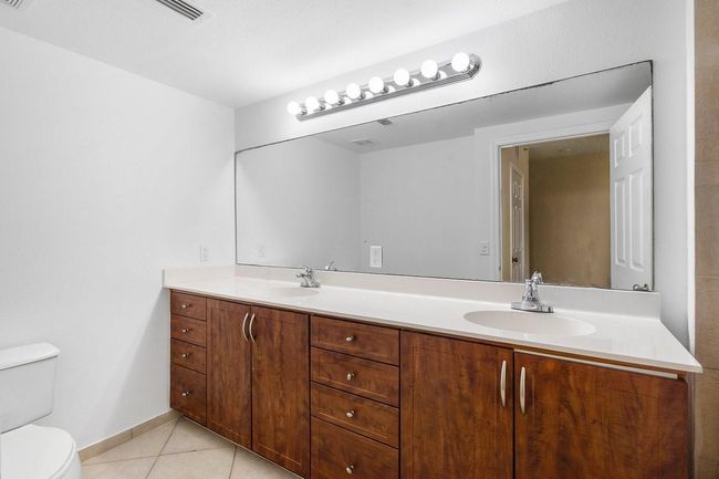 APT-208 - 6492 Emerald Dunes Dr, Condo with 3 bedrooms, 2 bathrooms and null parking in West Palm Beach FL | Image 20