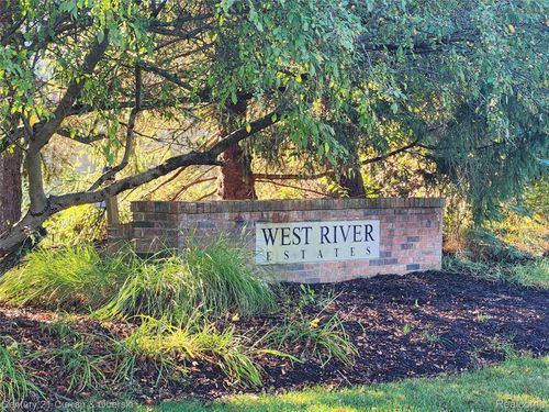 5296 S River Dr, Commerce Township, MI, 48382-5016 | Card Image