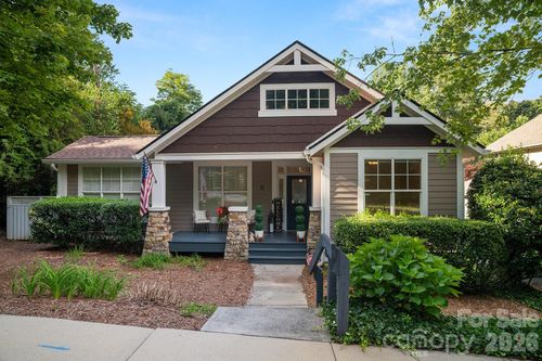 11 Town Cir, Flat Rock, NC, 28731-8646 | Card Image