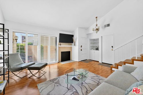 unit-a-18419 Collins St, Tarzana, CA, 91356-6528 | Card Image