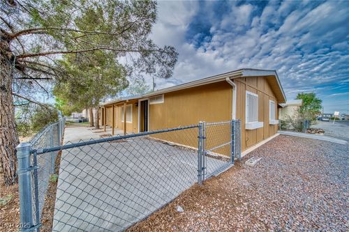 271 W Comstock Cir N, Pahrump, NV, 89048-5400 | Card Image