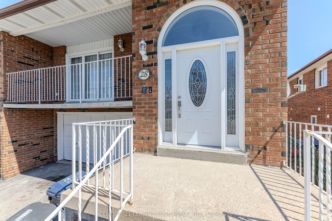 28 Sawmill Rd, House attached with 4 bedrooms, 3 bathrooms and 3 parking in North York ON | Image 50