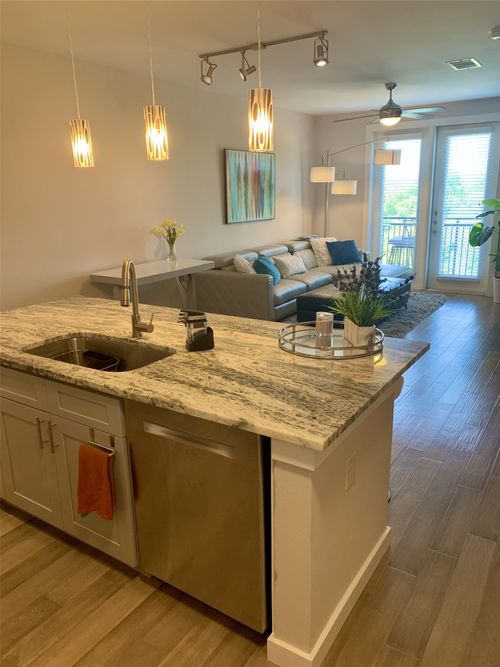 5016-1900 Barton Springs Rd, Austin, TX, 78704-1468 | Card Image