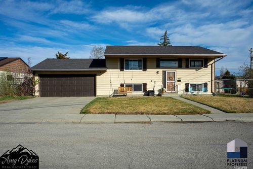 900 Forest Dr, Casper, WY, 82609-2704 | Card Image